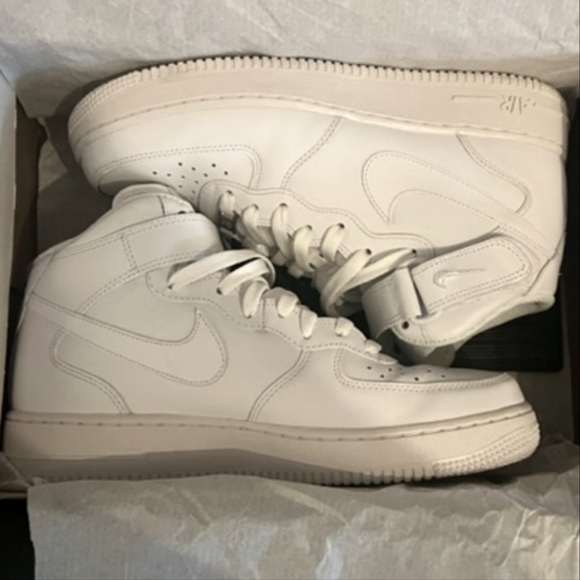 Men's Nike Af1 High Top '07 Sneakers - Picture 2 of 9